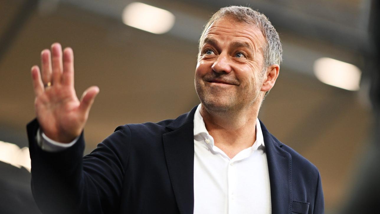 Hansi Flick uśmiecha się